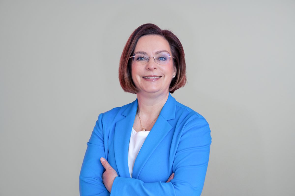 Susanne Goldammer as Chief Operations Officer Beckers